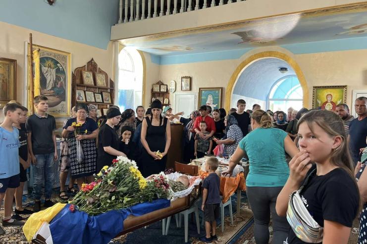 Лиманська громада провела в останню путь Героя Олега Плотного