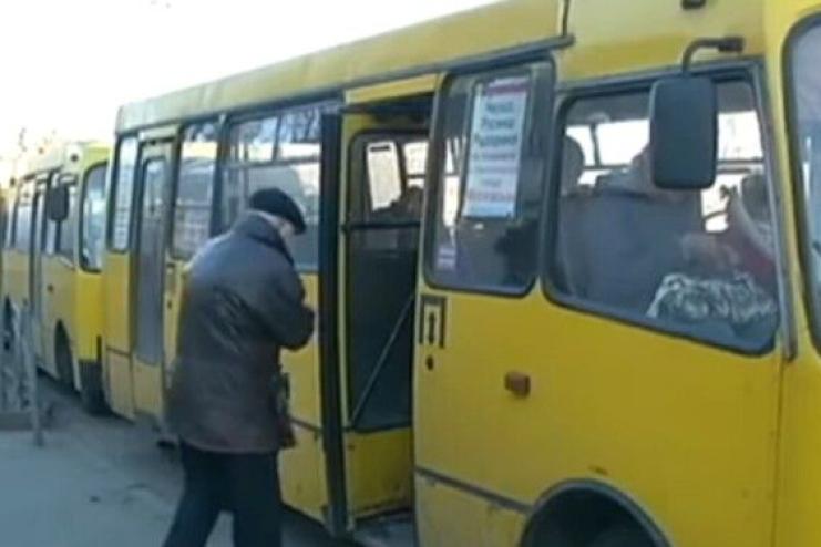 В Україні переселенцям можуть дозволити їздити у транспорті безкоштовно