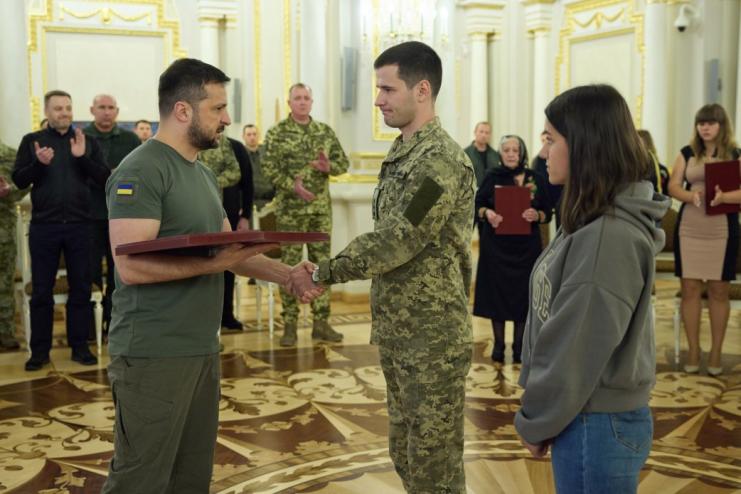 Мешканець Болграду з рук Президента отримав орден «Золота Зірка»