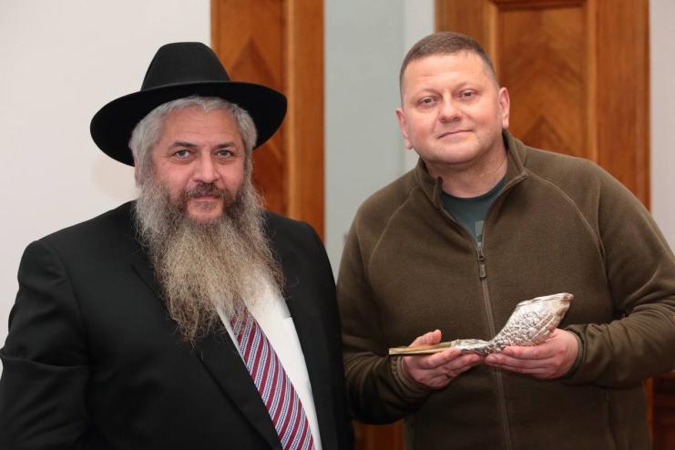 Залужний отримав благословіння на перемогу від головного рабина України Асмана