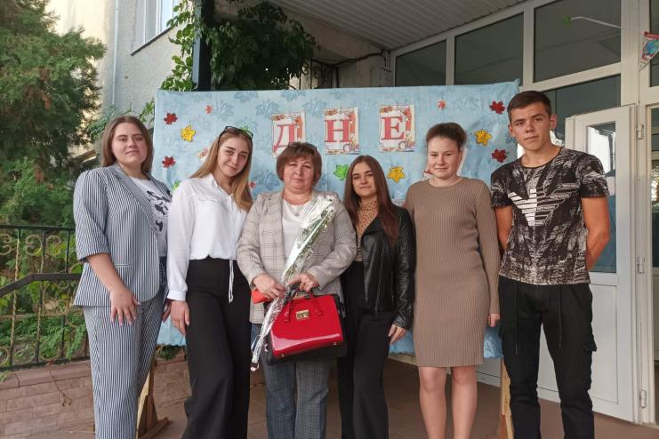 Квіти зранку у Веселодолинському лицеї