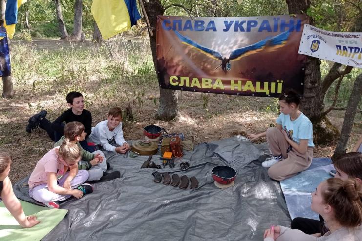 Джури куреня Тарутинського ліцею готуються до Дня захисника України