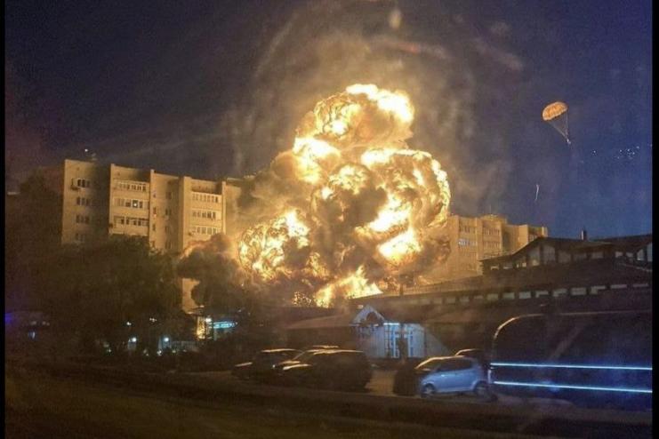 Символічне фото, яке показує, що являють собою моральні якості російських військових льотчиків - Бутусов 