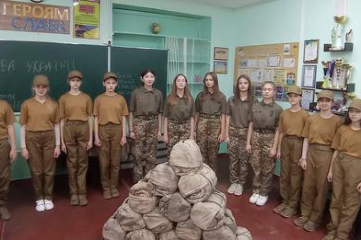 Школярі Тарутинщини долучились до акції "Зігрій захисника"
