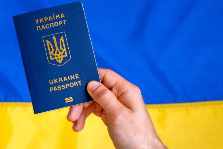 Паспорти громадян України, термін дії яких закінчився у період воєнного стану, залишаються чинними 