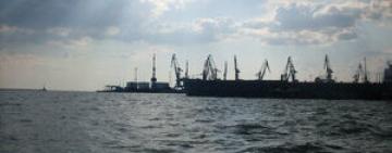 Російські військові обстріляли портову інфраструктуру на Очаківському напрямку. Є загиблі, - ОК "Південь" 