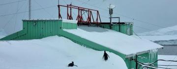 Біля станції 