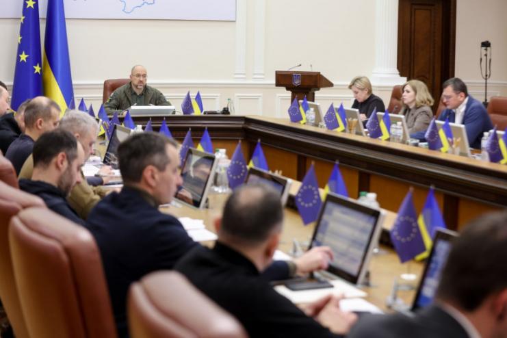 Шмигаль попередив про можливі аварійні відключення електрики через морози