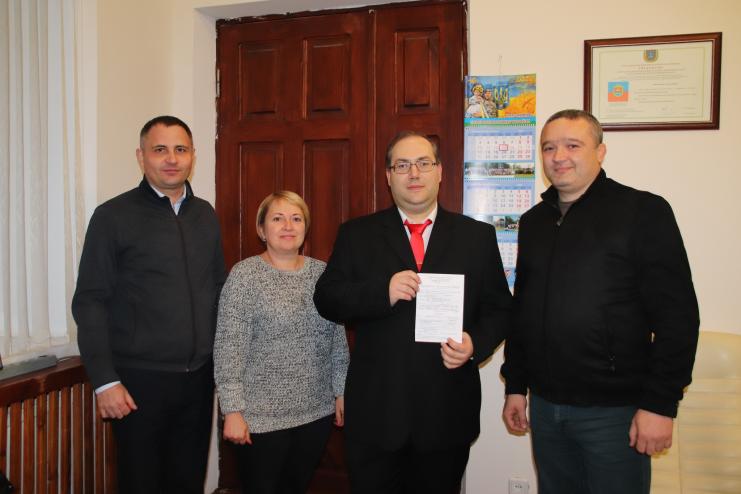Лікарю-переселенцю в Болграді вручили ордер на службове житло