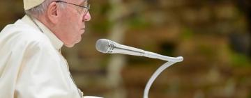 Папа Римський закликав витрачати менше на Різдво, а заощаджене висилати Україні