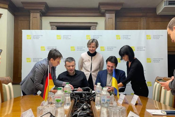 Уряд Німеччини допоможе відбудувати вісім підстанцій на півдні та заході України