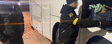На Одещині водій автобуса хотів незаконно перевезти 20 кг бурштину 
