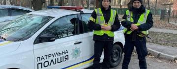 Одеські патрульні допомогли якнайшвидше дістатися до лікарні жінці у якої почались стрімкі пологи