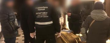 Поліцейські затримали групу вимагачів, які катували людей та відбирали бізнес: правоохоронці встановлюють постраждалих