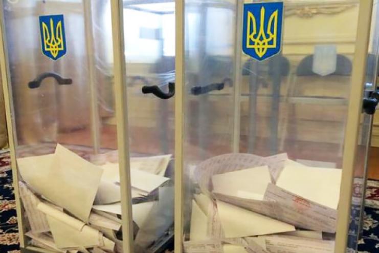 Вчителям та лікарям держлікарень можуть заборонити брати участь у передвиборчій агітації у робочий час – комітет підтримав законопроєкт