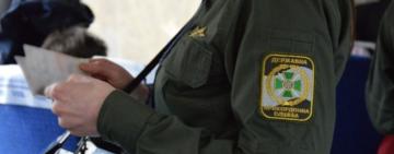 За кордон не можна виїжджати навіть чиновникам, які непридатні до військової служби, - ДПСУ