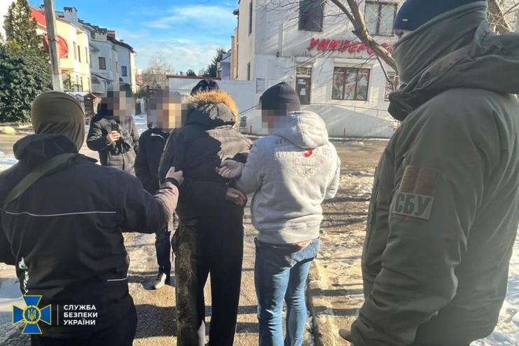 СБУ затримала агента рф, який працював на фсб, сподіваючись «отримати» квартиру в Криму