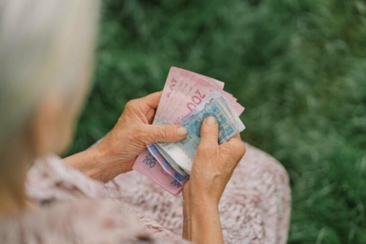 ДІЮЧИМ ЗАКОНОДАВСТВОМ НЕПРАЦЮЮЧИМ ПЕНСІОНЕРАМ ПЕРЕДБАЧЕНІ ДЕКІЛЬКА ДОПЛАТ ДО ПЕНСІЙ