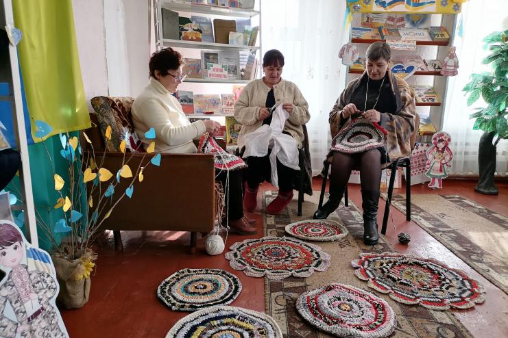 Килимки для захисників від рукодільниць Бородінської громади