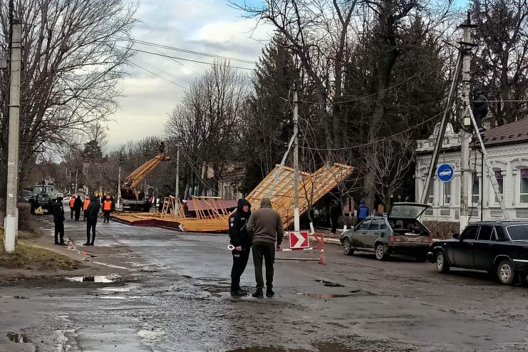 На Одещині вітер зніс дах із п'ятиповерхівки