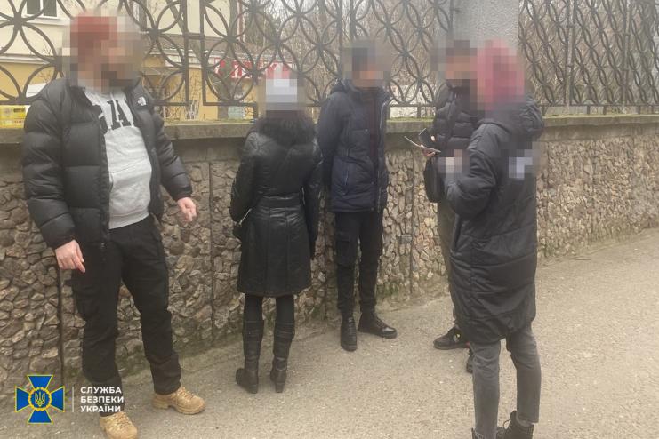 Один з них «волонтер»: на півдні СБУ затримала 6 агентів фсб, які «наводили» російські ракети на лікарні (відео)