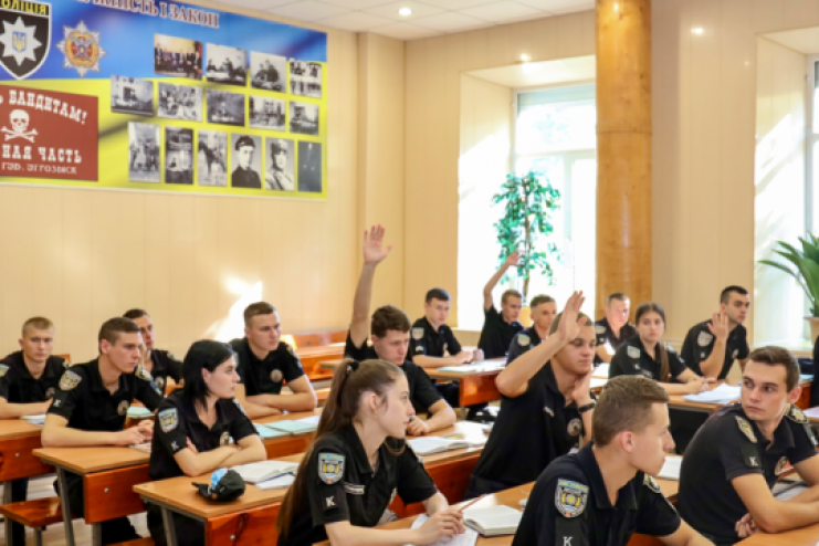 В Одесі звільнили трьох співробітників університету внутрішніх справ після скандального відео