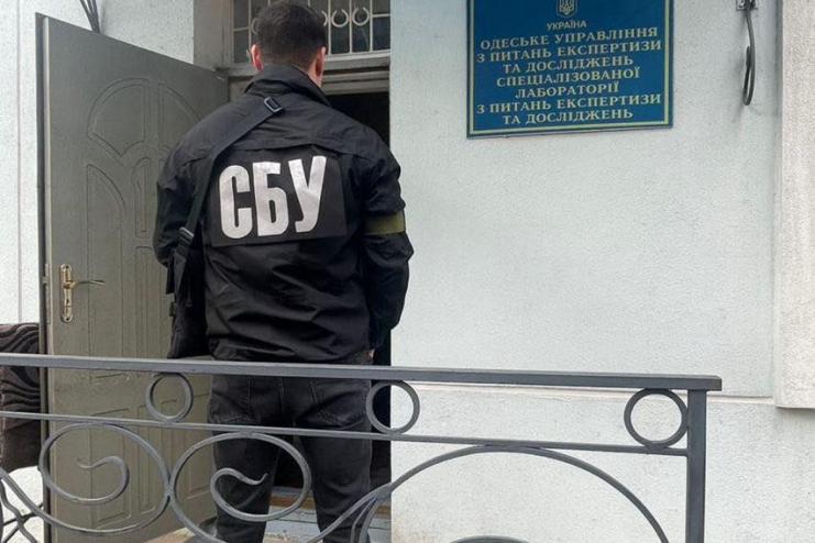 На Одещині СБУ викрила  на здирстві офіцера митниці 