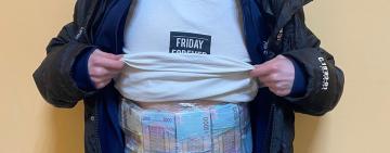 Українець намагався провезти більше двох мільйонів гривень, «утеплившись» ними 