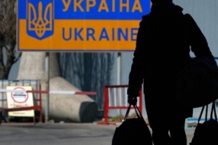 Деяким українцям стане складніше виїхати за кордон