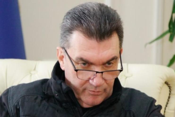 Питання дозволів для виїзду чоловіків за кордон винесуть на розгляд Ставки, - Данілов