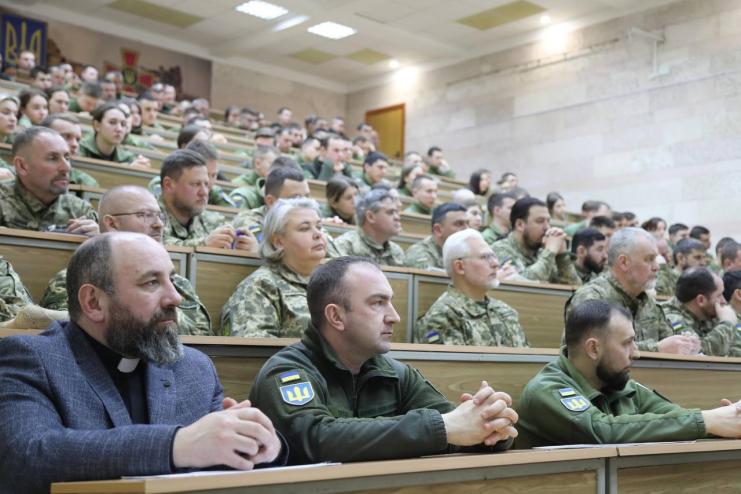 Перші українські військові капелани проходять відповідну військову підготовку