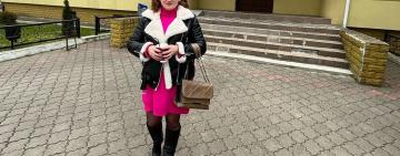 Вихователька дитсадка, яку звільнили за фото в купальнику, вдруге виграла суд