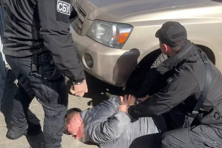 СБУ затримала інспектора Одеської митниці за систематичні хабарі