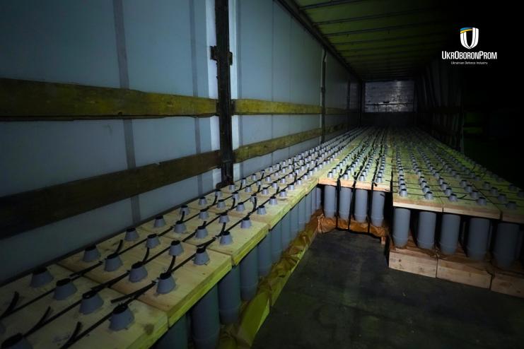 Укроборонпром відвантажив першу партію 122-мм снарядів, виготовлених за кордоном