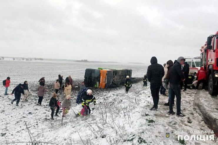 Автобус "Варшава-Одеса" із 25 пасажирами вилетів у кювет