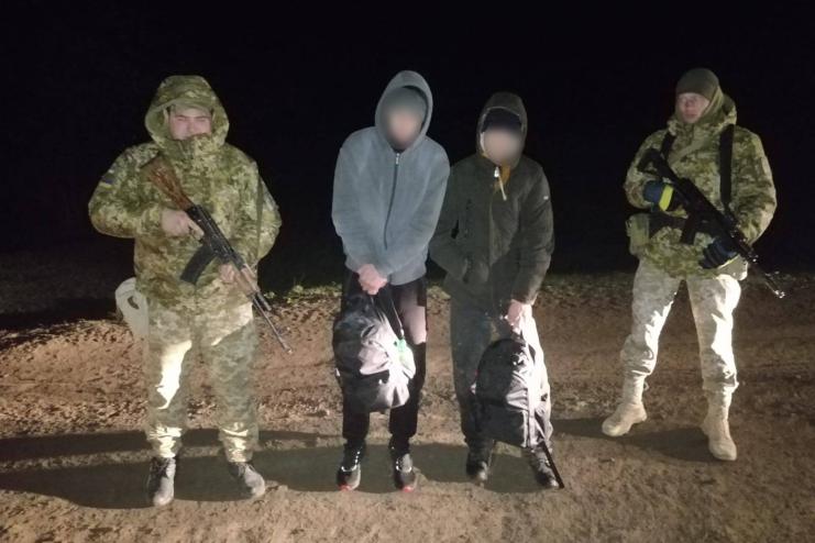 Намагалися перетнути держрубіж: на Одещині затримано дві групи порушників