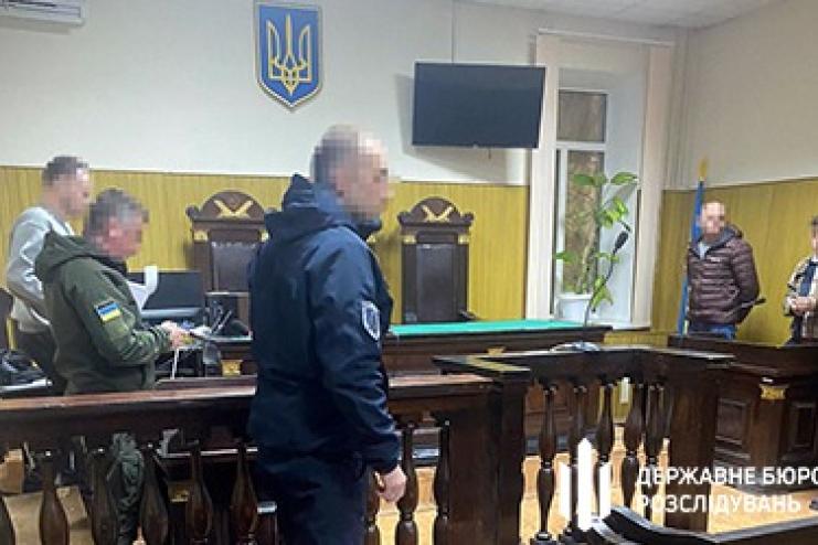 Офіцера, який відбирав у солдатів бойові доплати, відправили за ґрати