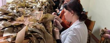 В Арцизькому ОЗЗСО №1- ліцеї продовжують плести маскувальні сітки для захисників України