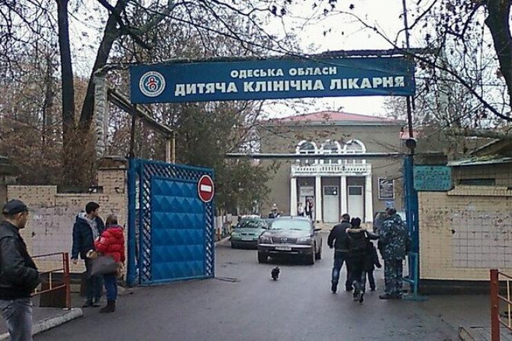 На Одещині трирічна дитина відрізала собі палець кухонним ножем
