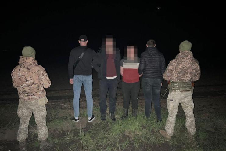 На Одещині прикордонники буквально по слідах затримали двох порушників кордону