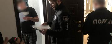 Ошукав волонтера із амуніцією для воїнів: поліцейські притягують одесита до кримінальної відповідальності