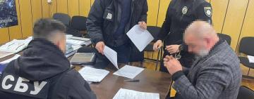 На Одещині ДБР повідомило про підозру двом правоохоронцям, які вимагали «плату» з підприємців за дозвіл торгівлі 