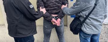 Житель Одеси вимагав гроші в матері призовника: погрожував, що хлопця відправлять служити в 