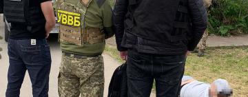 Правоохоронці затримали жителя Одещини, який намагався налагодити збут канабісу в області
