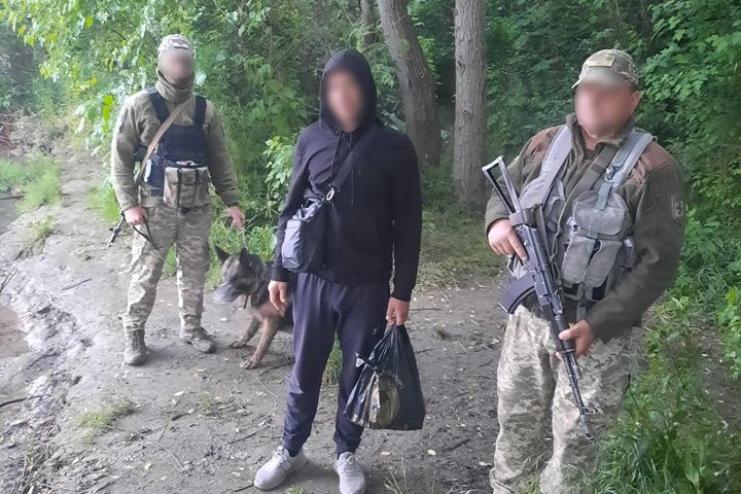 На надувній подушці через Дунай до Румунії: прикордонники затримали чергового ухилянта