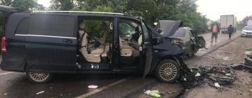 Одна людина загинула і п’ятеро травмовано: на трасі Одеса-Рені сталася ДТП за участю легковика та мікроавтобуса
