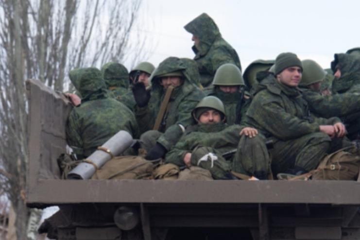 На Луганщині окупантів отруїли самогоном: п'ятеро померли, інші потрапили в лікарню