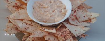 ЧІПСИ З СИРНИМ СОУСОМ