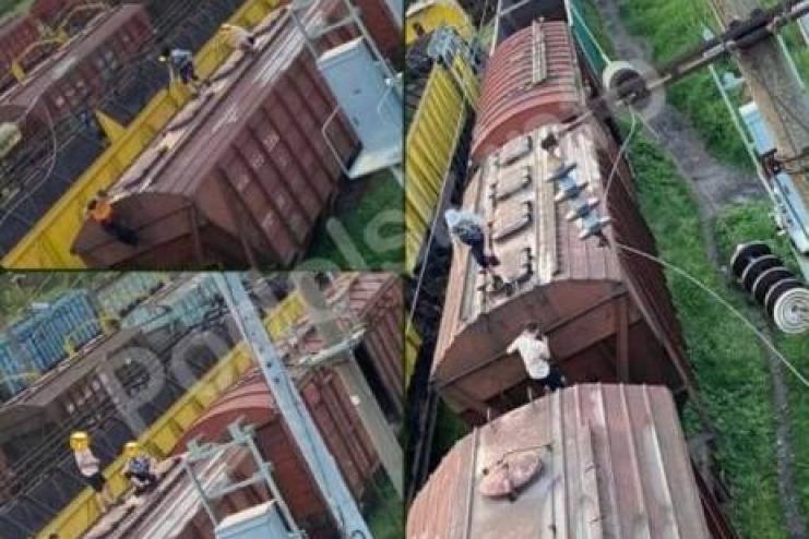 На Одещині троє підлітків забралися на дах вантажного вагона на місцевій залізниці