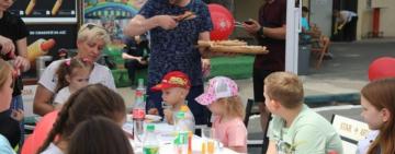 Їли піцу, каталися на атракціонах та гасили пожежу: одеські рятувальники влаштували свято до Дня дітей